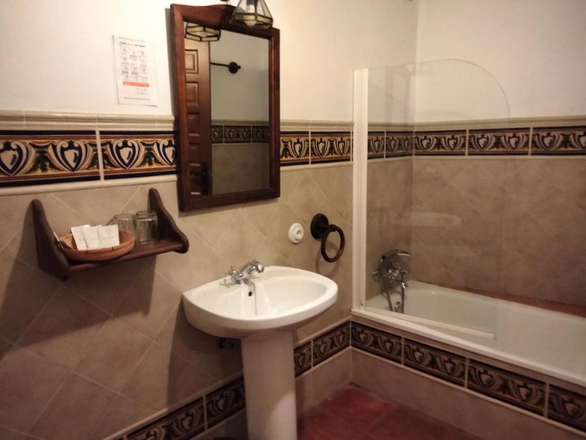 Гостевой дом Casa Rural Y Restaurante Casa Adriano Аланис Экстерьер фото